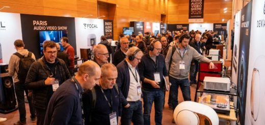 Audiophile visitors exploring hi-fi equipment at Paris Audio Video Show 2026 inside Palais des Congrès