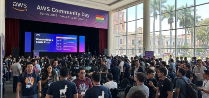 Attendees networking at AWS Community Day Bolivia 2026 in Santa Cruz de la Sierra